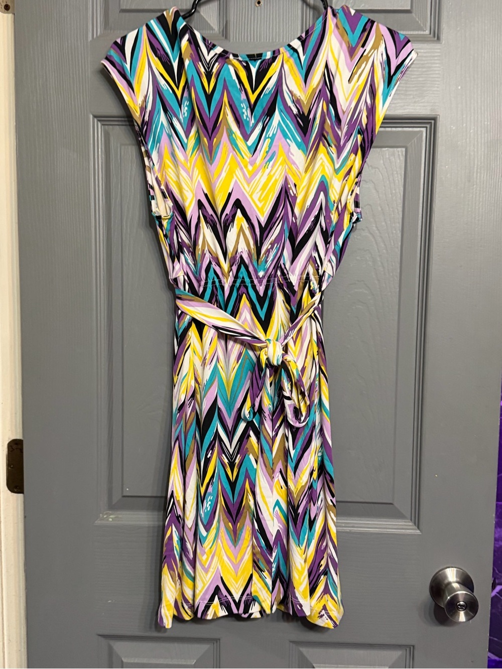 ECI V-Neck Chevron Midi Dress in Purple, Yellow & Blue XL - Picture 8 of 10
